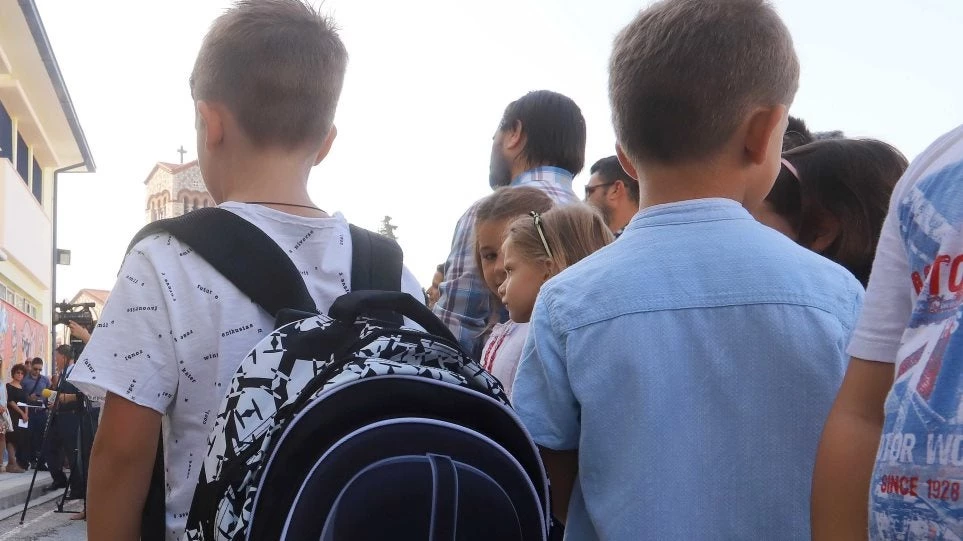 Απίστευτο: Δασκάλα δημοτικού στο Πέραμα ξέχασε κλειδωμένα δύο παιδιά στην τάξη!